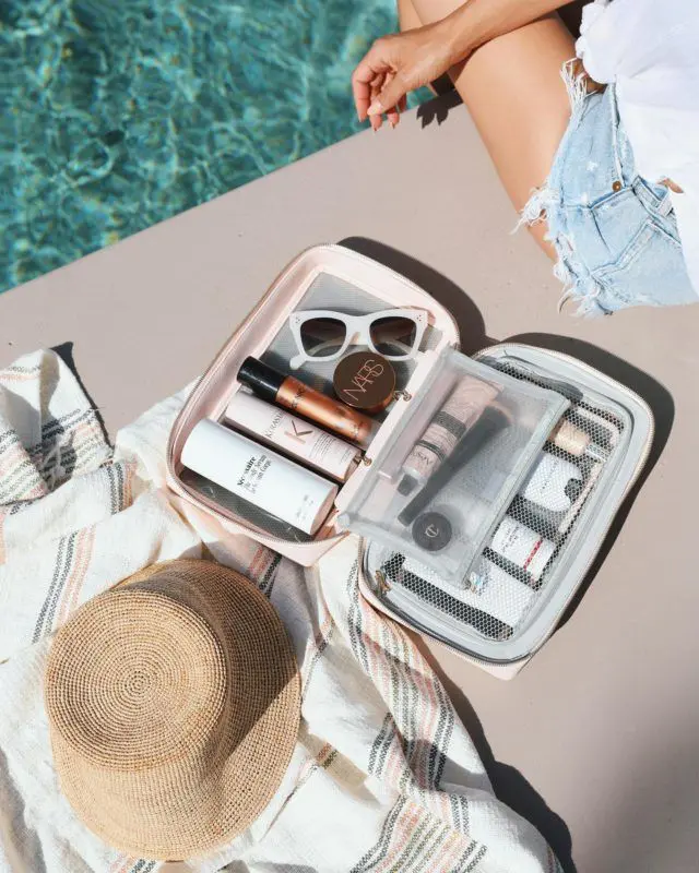 How I Organize My Makeup Drawers - Andee Layne - NOTE - The Scent Lab - sản phẩm mùi hương từ NOTE - The Scent Lab