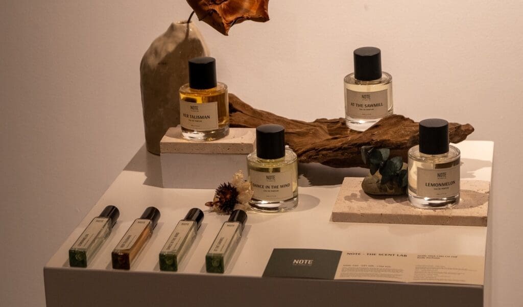 Review 6 mùi hương nước hoa mùa mưa tươi mát, thơm lâu