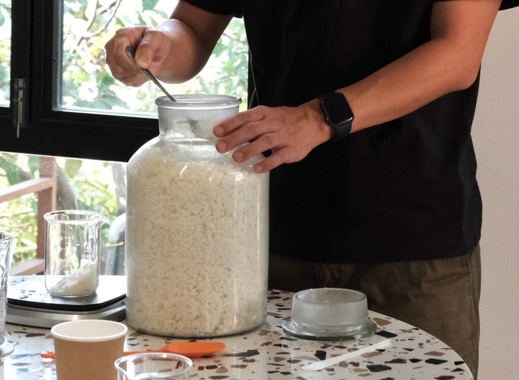 Bước 1 làm nến thơm chi tiết cực đơn giản