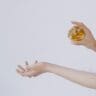 cách xịt nước hoa