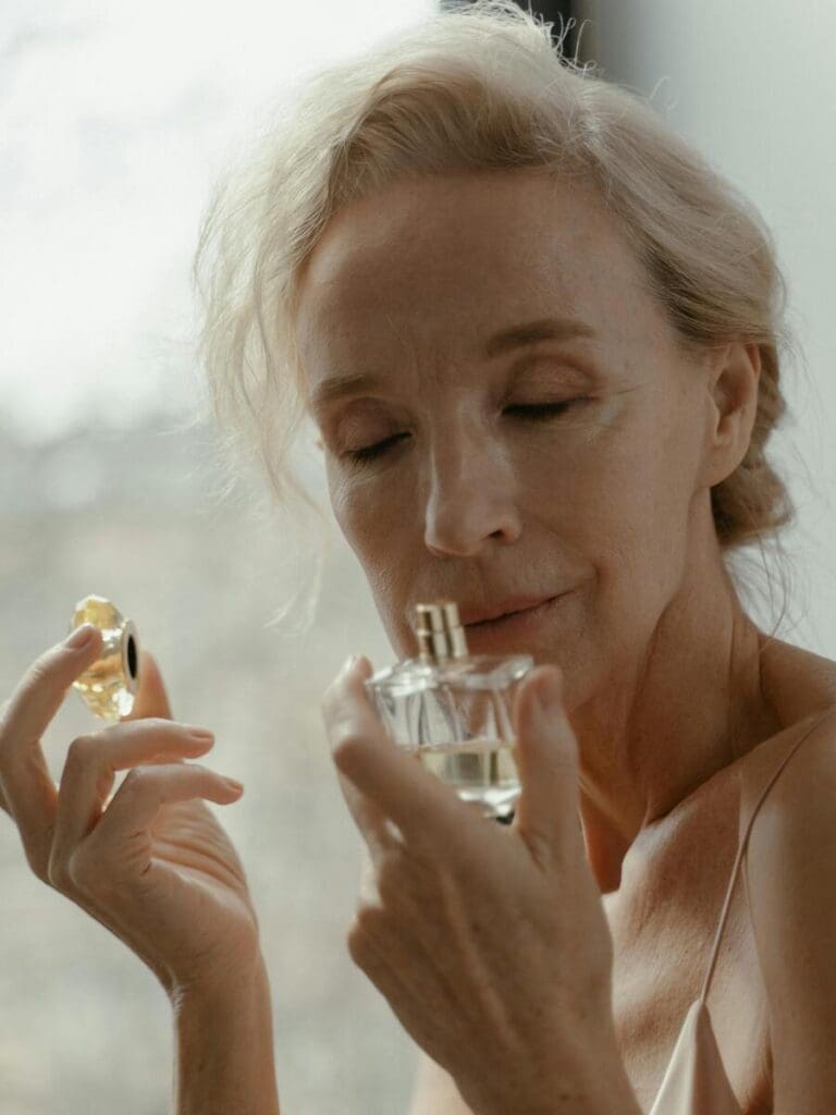 ngửi hương nước hoa