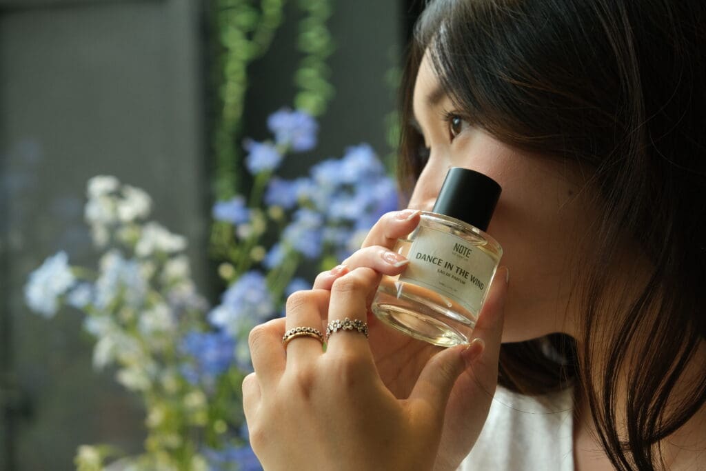 Nước hoa mùa hè - Dance in the wind