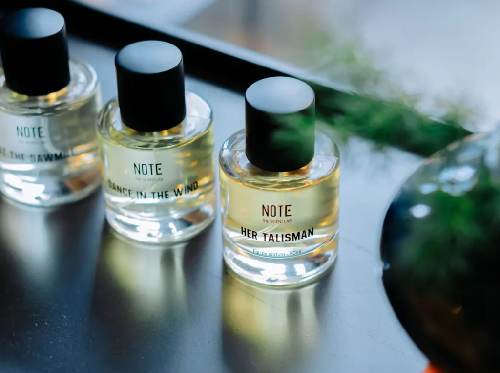 Cach-phan-biet-nuoc-hoa-that-gia-1-1536x1024-1jpeg - NOTE - The Scent Lab thescentnote nước hoa - sản phẩm mùi hương từ NOTE - The Scent Lab