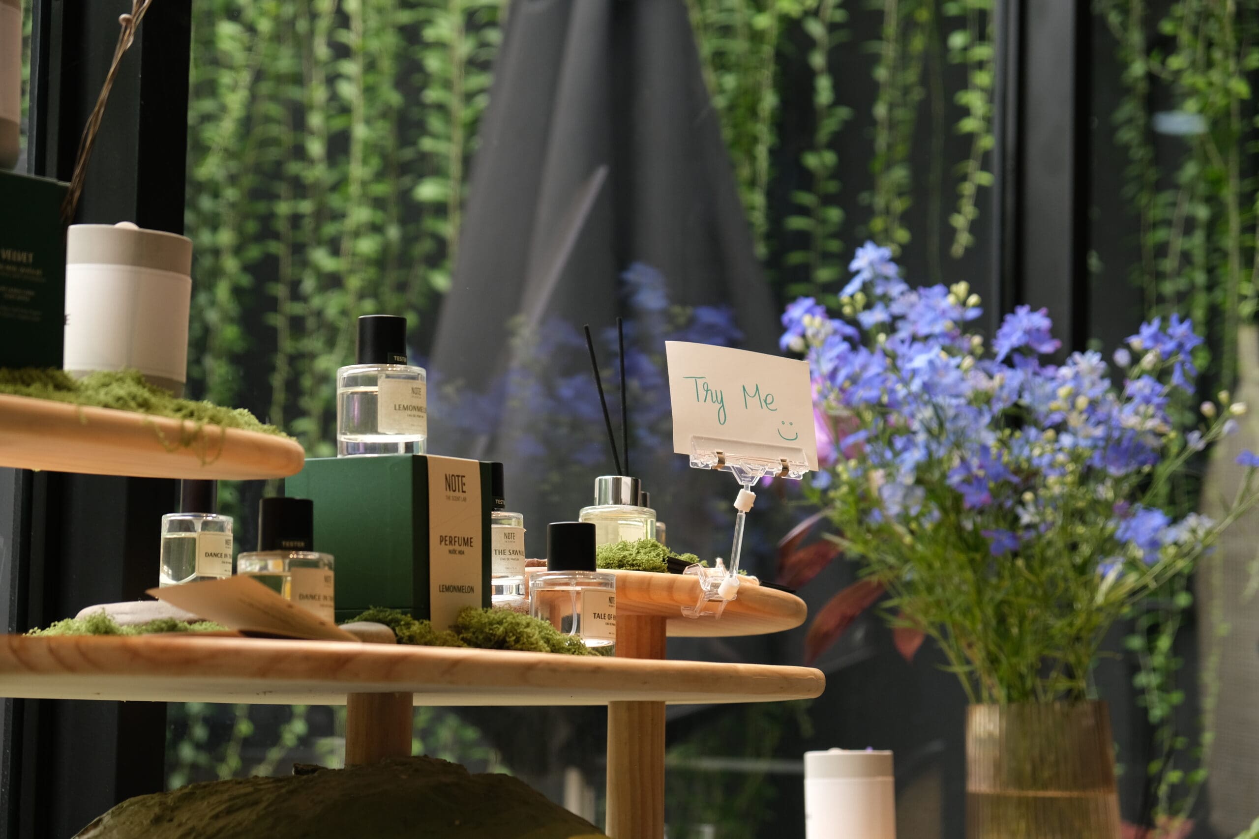 Creating a Fragrant Lifestyle: How Perfume, Candles, and Diffusers Work Together